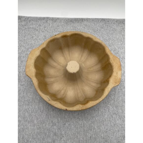 Pampered Chef 1440 Family Heritage Stoneware 10" Fluted Bundt Pan Retired - Picture 1 of 6